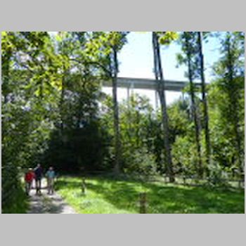 18_Fuerstenlandbruecke_Strasse.jpg